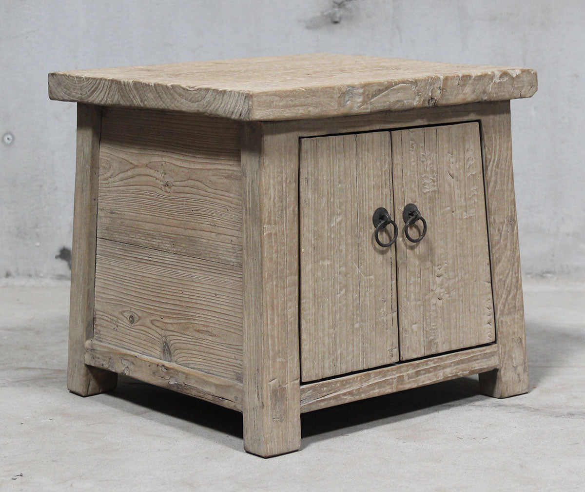 Side table 2 doors