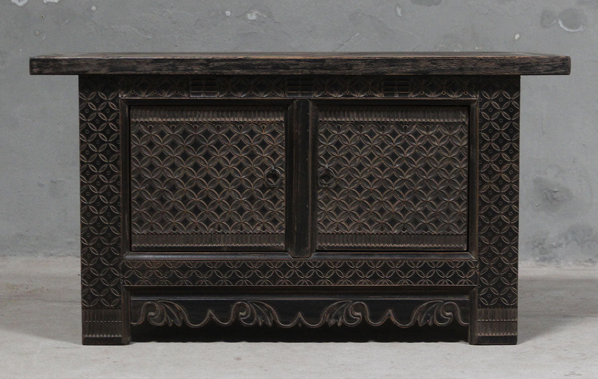 TV cabinet carving