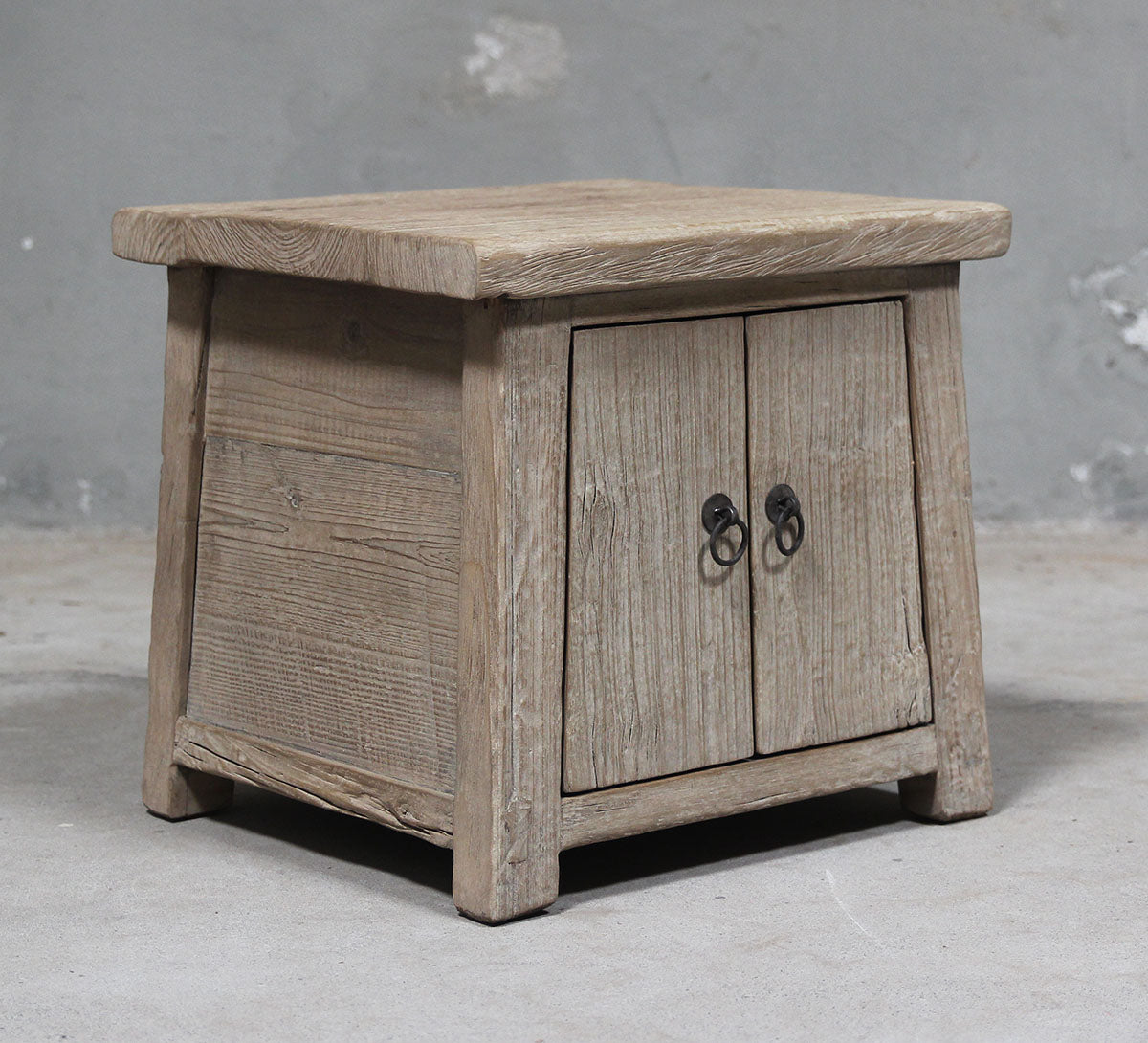 Bedside table 2 doors – image 2