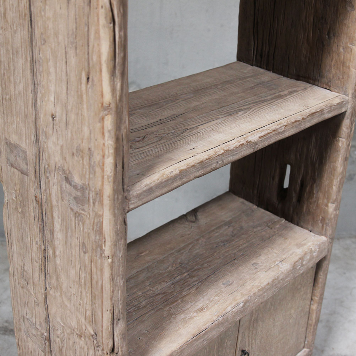 Elm Wood Rack 2 Doors | 82x40x200cm | #009-0012