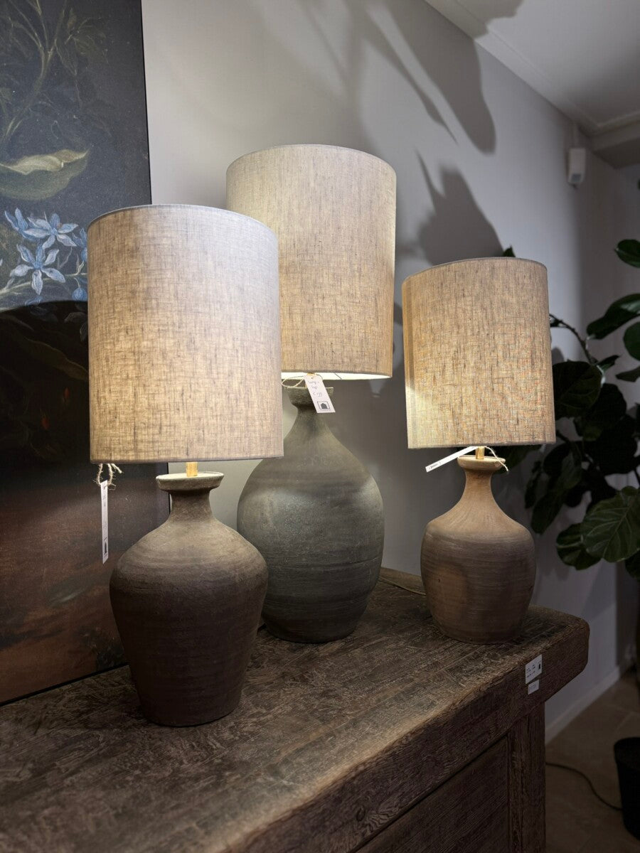 Wine jug lamp with shade – image 2