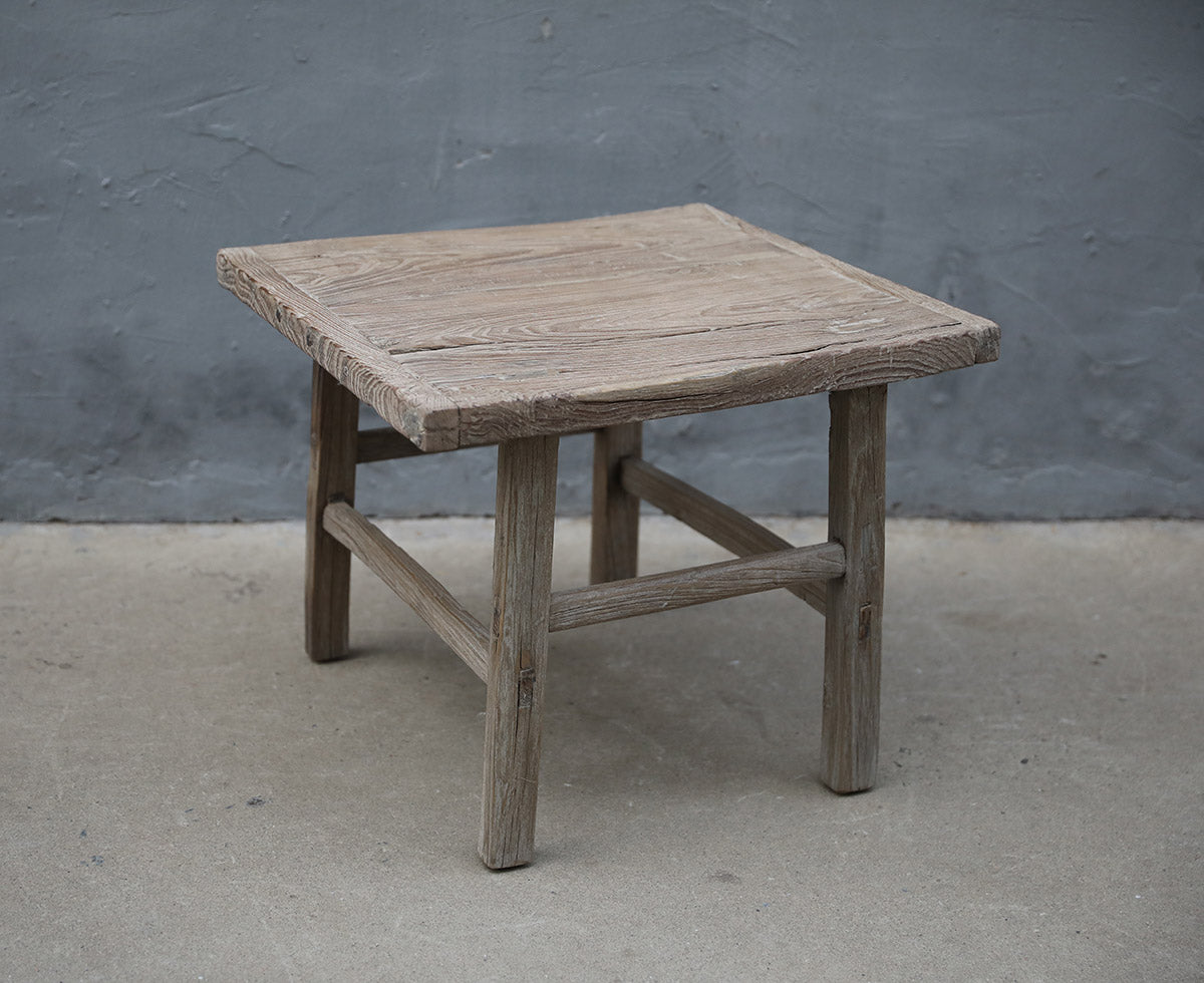 Corner table