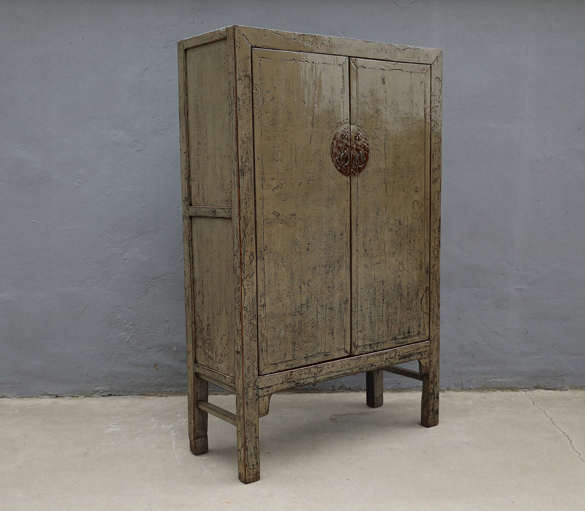 High-gloss cabinet