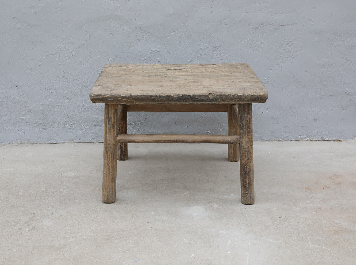Corner table