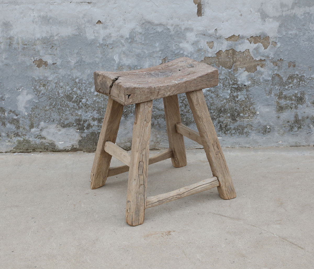 Saddle stool