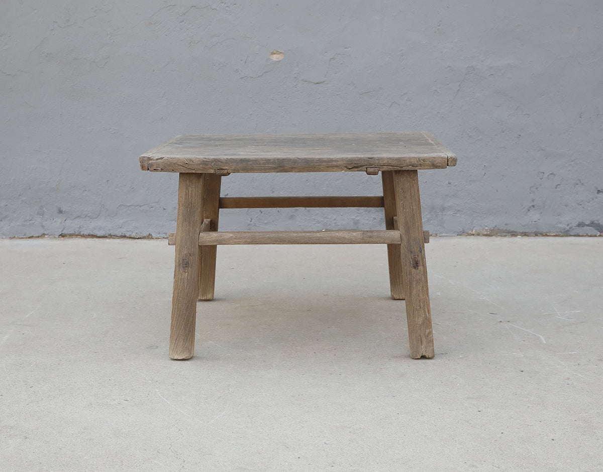 Corner table