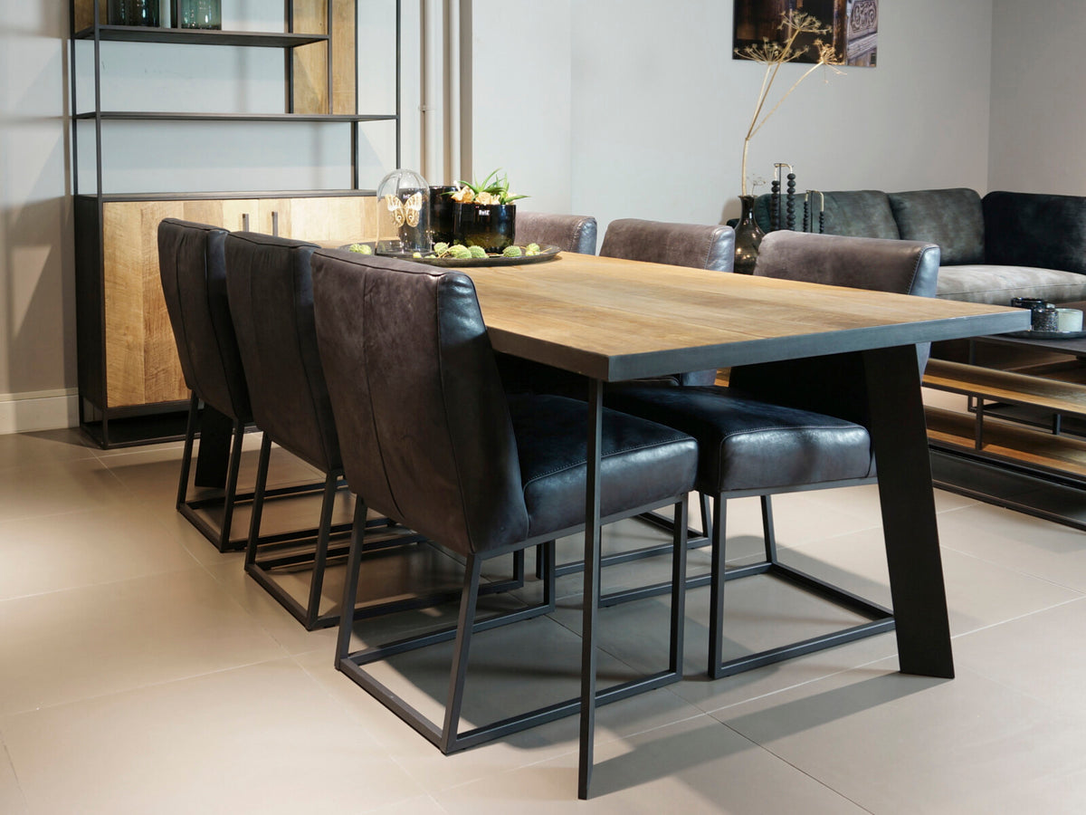 STEEL Dinner table